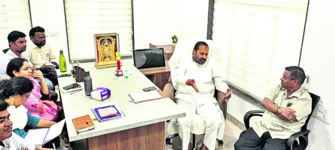 యూరియాపై విపక్షాలది విషప్రచారం 