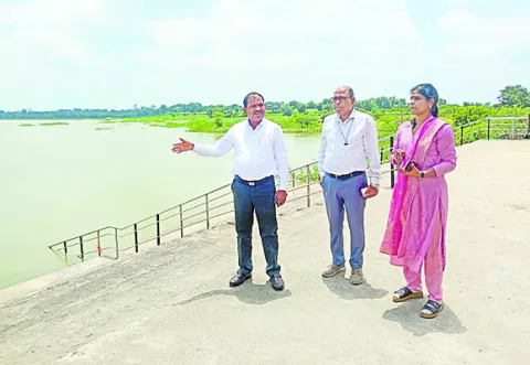 లక్నాపూర్‌ ప్రాజెక్టు పరిశీలన