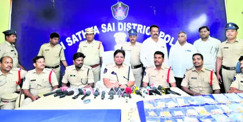 బ్యాంకు దోపిడీ కేసులో నిందితుడి అరెస్టు 
