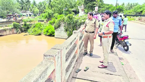 గోదావరిలో వృద్ధురాలి గల్లంతు 