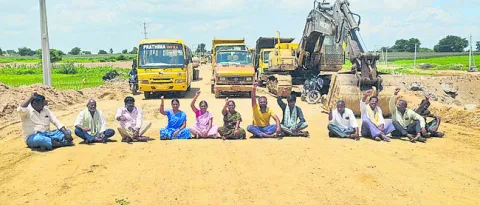 రైల్వేలైన్‌ పనులు అడ్డగింత