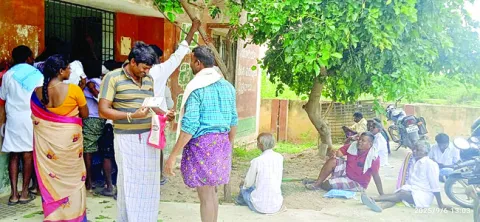 యూరియా ఎక్కడ ఉంటే అక్కడికే! 