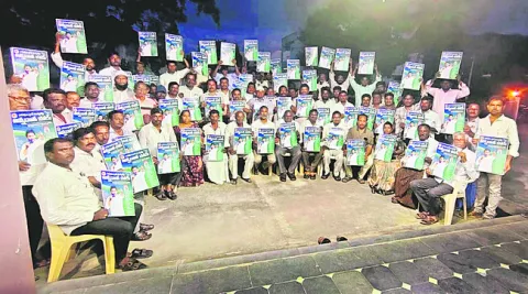 రైతులను అవమానించేలా సర్కార్‌ వైఖరి