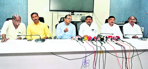 డీఆర్సీలో సమస్యల వెల్లువ 