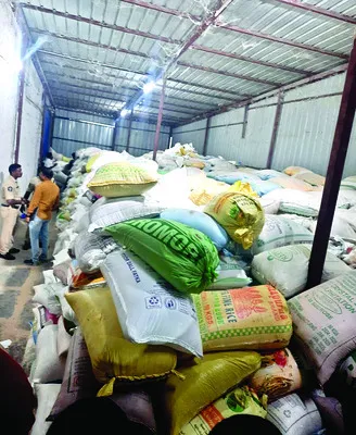రెచ్చిపోతున్న రేషన్‌ మాఫియా