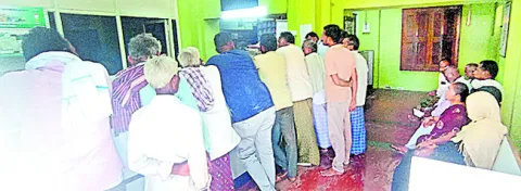 కట్టలు తెగిన రైతుల ఆవేదన 