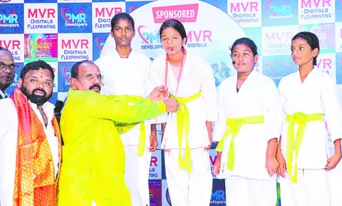 కరాటేతో ఆత్మస్థైర్యం పెంపు 