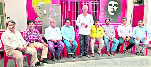 ప్రభుత్వం మధ్యంతర భృతి ప్రకటించాలి 