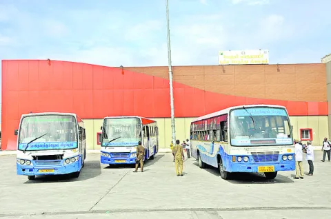 భక్తులతో గిరివలయం కిటకిట 