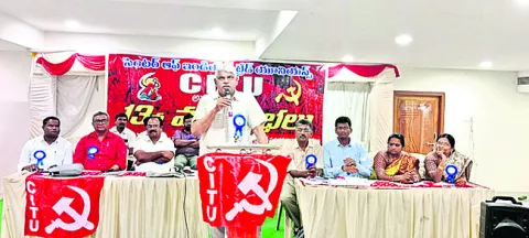 సంఘటిత పోరాటాలకు కార్మికులంతా సిద్ధం కావాలి