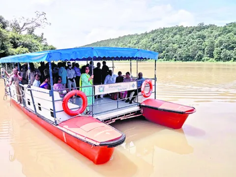 కిన్నెరసానిలో పర్యాటక సందడి