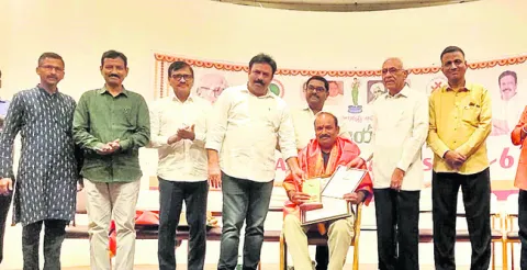 అనిల్‌కుమార్‌కు పురస్కారం
