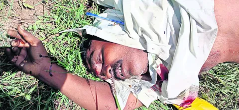 రోడ్డు ప్రమాదంలో ఉద్యోగి దుర్మరణం