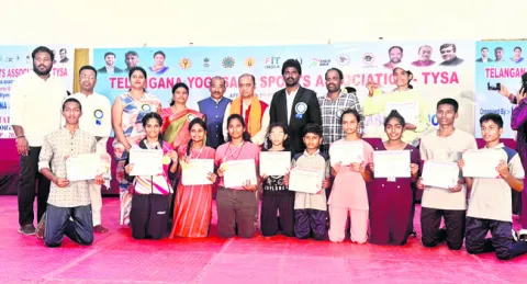 యోగా పోటీల్లో 5 పతకాలు 