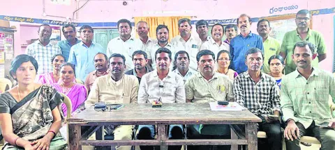 సమగ్ర శిక్ష ఉద్యోగులను విద్యా శాఖలో విలీనం చేయాలి 