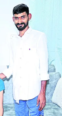 ఈతకు వెళ్లి యువకుడి మృతి 