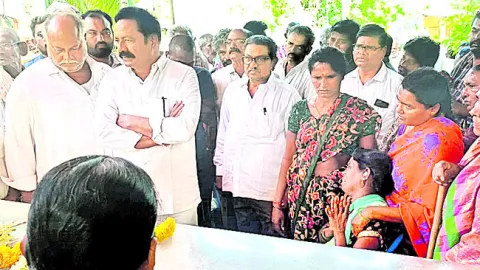 వైఎస్సార్‌ సీపీపై అక్రమ కేసులు దుర్మార్గం 