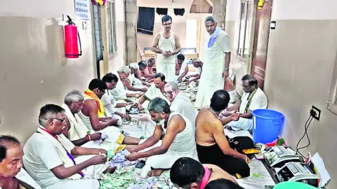 సంపత్‌ వినాయగర్‌హుండీ ఆదాయం లెక్కింపు
