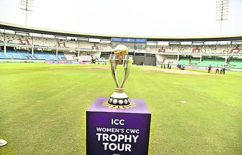 మహిళల క్రికెట్‌ ప్రపంచ కప్‌ ట్రోఫీ ప్రదర్శన
