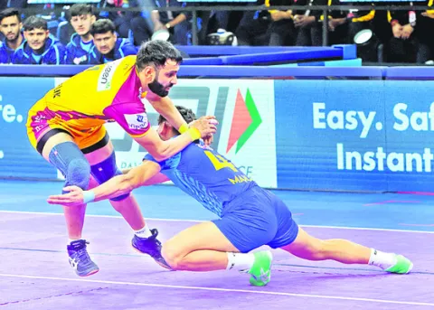 ఉత్కంఠ పోరు.. టైటాన్స్‌ జోరు