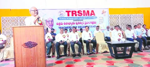 విలువలతో కూడిన విద్యనందించాలి