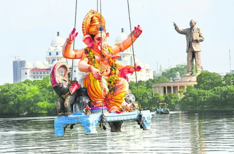 గణేశ్‌ నిమజ్జనోత్సవం విజయవంతం