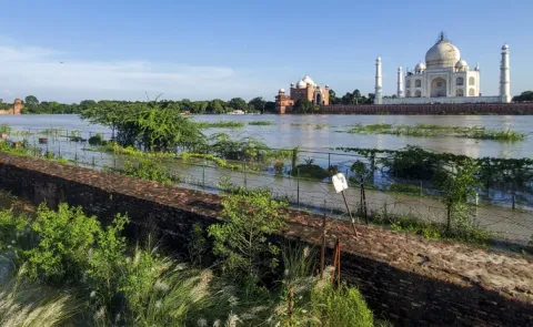 Taj Mahal Yamunas Rising Waters Reach Monuments Sidewalls