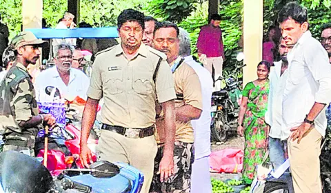అగ్నిమాపక శాఖ కానిస్టేబుల్‌ దురుసు ప్రవర్తన 