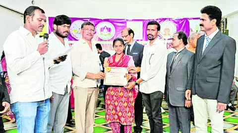 గుర్తు తెలియని వాహనం  ఢీకొని రైతు మృతి 