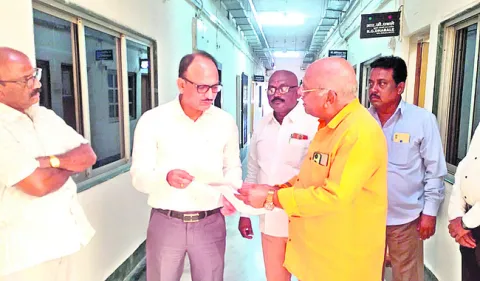 అభివృద్ధి పనులు పూర్తి చేయాలి