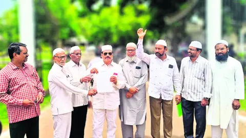 తక్షణమే గౌరవ వేతనాలు అందించండి