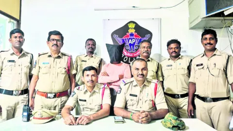 రూ.12.80 లక్షల విలువైన వాహనాల స్వాధీనం 