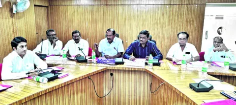 పంచ గ్యారెంటీలు సక్రమంగా అందించాలి 