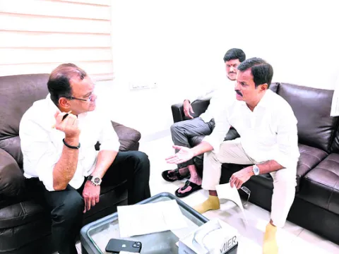 రోడ్లు, వంతెనల సమస్య తీర్చండి