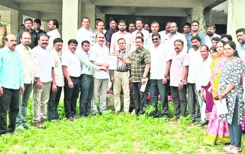 ఉద్యోగులదే విజయం!