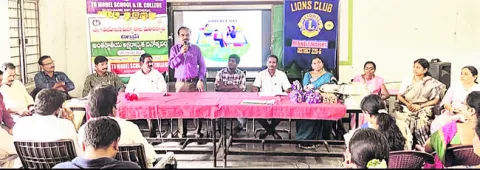 నిరక్షరాస్యత నిర్మూలనకు కృషి