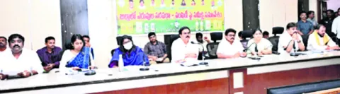 యూరియా వినియోగం తగ్గించేలా చర్యలు 