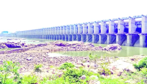 జూరాలకు తగ్గిన వరద 