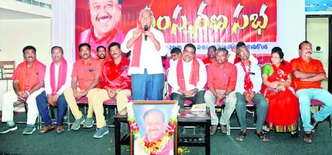 కుర్చీ మీద ప్రేమతోనే బీజేపీ హిందూ నినాదం