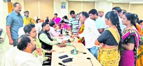 వినతుల వెల్లువ