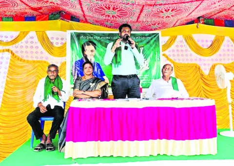కరేడు రైతుల భూములు కాపాడతాం 