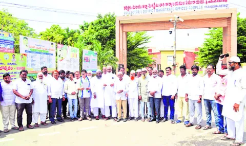 ఇమామ్‌, మౌజన్లకు పెండింగ్‌ వేతనాలు ఇవ్వాలి