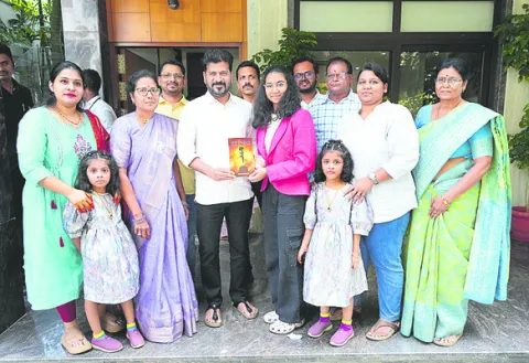 సీఎం రేవంత్‌రెడ్డిని  కలిసిన ఉషారాణి 
