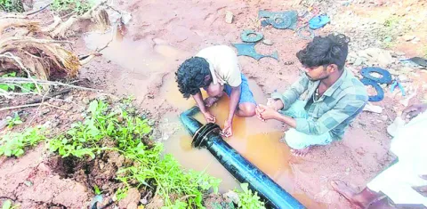 మిషన్‌ భగీరథ పైప్‌లైన్‌కు మరమ్మతులు