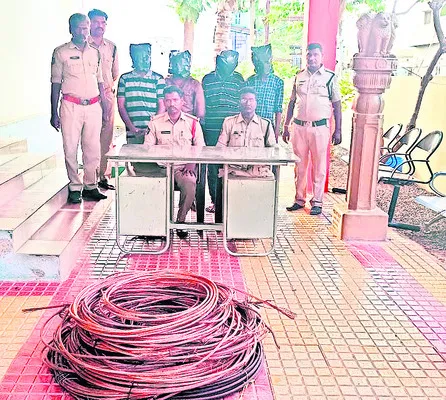 కాపర్‌ వైర్ల దొంగలు అరెస్ట్‌ 