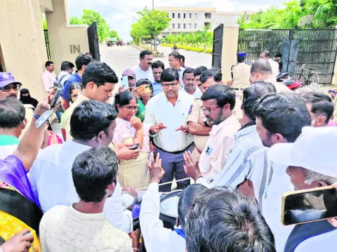 ఎన్నికల హామీలను నెరవేర్చాలి
