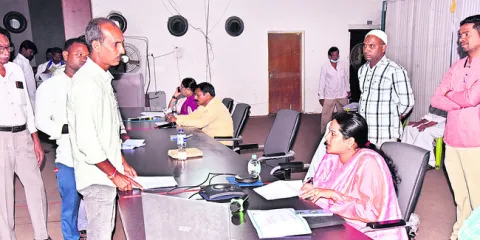 ప్రజల అర్జీలపై ప్రత్యేక దృష్టి 