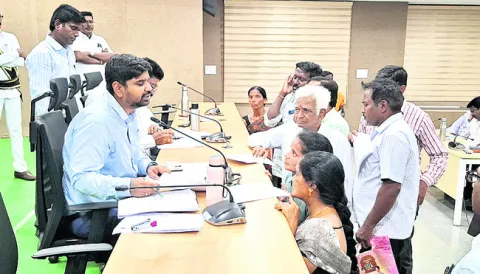 అర్జీలు సత్వరమే పరిష్కరించాలి