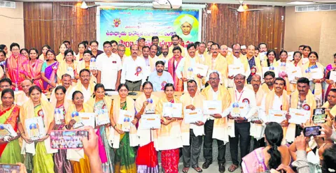 ఉపాధ్యాయులే మార్గదర్శకులు