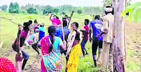 భూ వివాదంలో ఇరువర్గాల ఘర్షణ